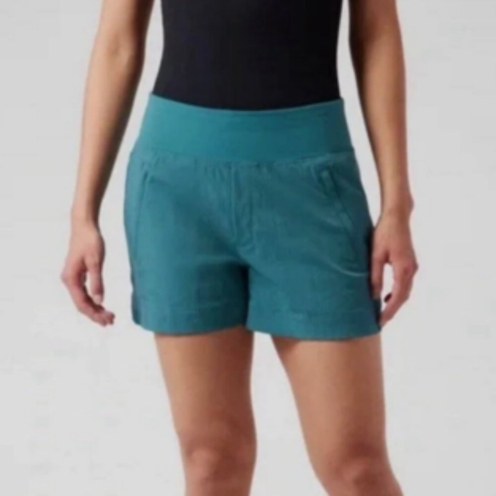 Athleta Women's Trekkie North Shorts Borealis Green Teal size 0